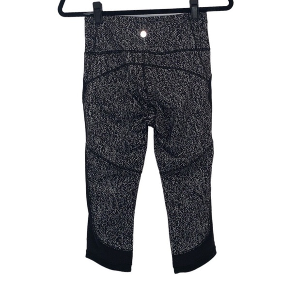 Lululemon Black/ White Fit Physique Crop (19") leggings size 4 - Picture 7 of 15